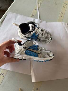 Nike Zoom Vomero 5 Toddler Size 7C White/Light Photo Blue/Black/Metallic Silver